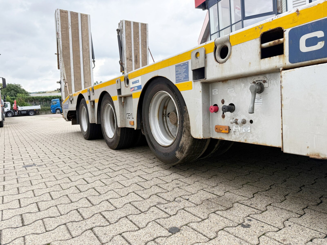 CYL 3 CYL 3, mit Lift-/Lenkachse, faltbare Rampen - Madal platvormpoolhaagis: pilt 2 CYL 3 CYL 3, mit Lift-/Lenkachse, faltbare Rampen - Madal platvormpoolhaagis: pilt 2