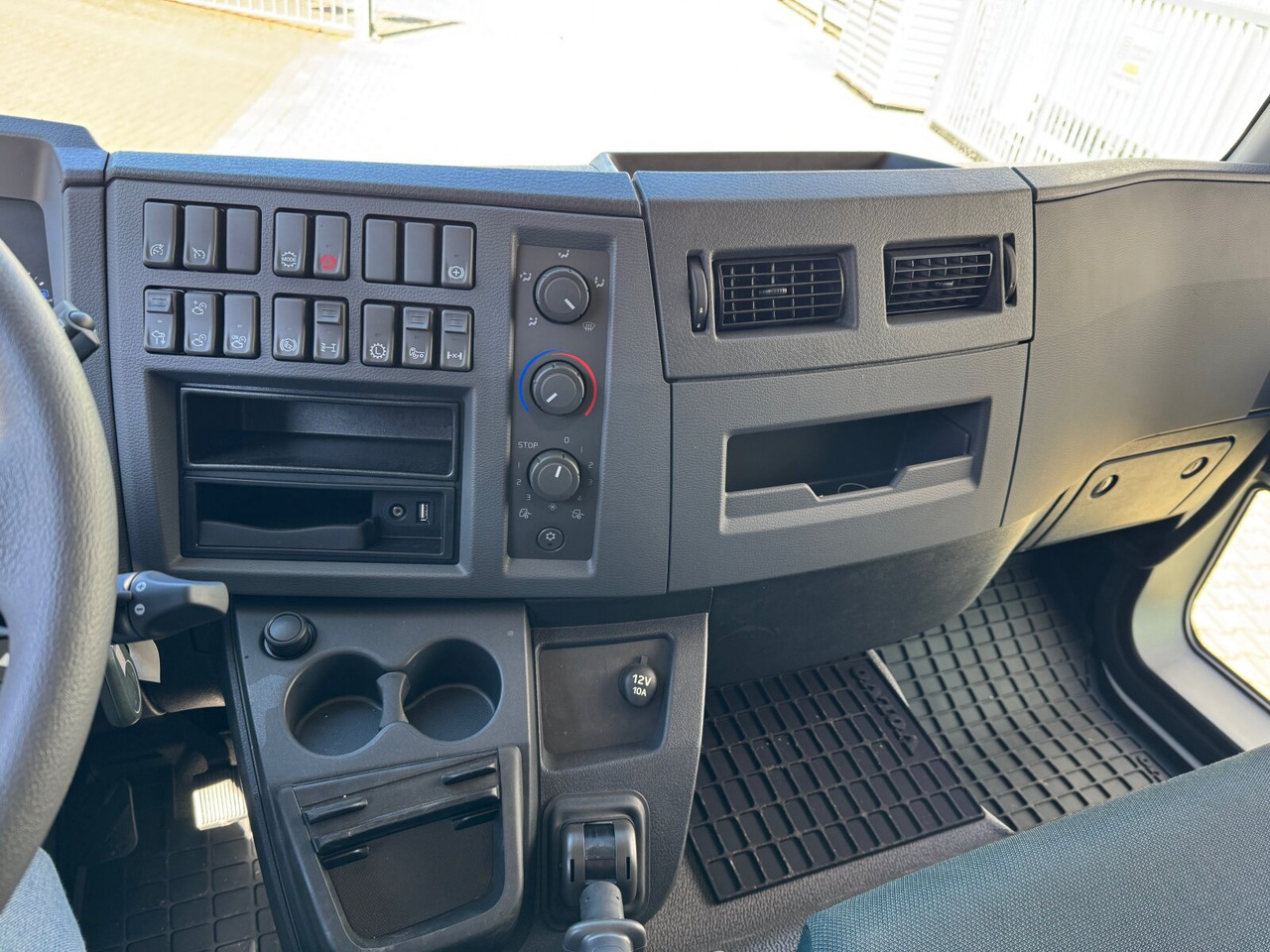 FL 280 4x4 FL 280 4x4, Nebenantrieb - Kabiinišassiiga veoauto: pilt 4 FL 280 4x4 FL 280 4x4, Nebenantrieb - Kabiinišassiiga veoauto: pilt 4
