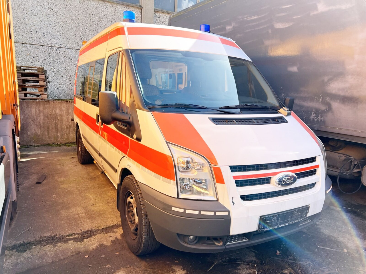 Ford Transit 2.2 TDCI 4x2 Transit 2.2 TDCI 4x2, Krankentransporter - Kiirabiauto: pilt 5 Ford Transit 2.2 TDCI 4x2 Transit 2.2 TDCI 4x2, Krankentransporter - Kiirabiauto: pilt 5