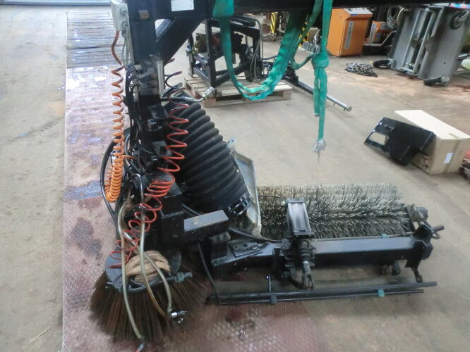 Unimog AUGL Kehrmaschine KMU88H AUGL KMU88H, Kehrmaschinen-Aufbau - Lisaseade - Tänavapühkimismasin: pilt 5 Unimog AUGL Kehrmaschine KMU88H AUGL KMU88H, Kehrmaschinen-Aufbau - Lisaseade - Tänavapühkimismasin: pilt 5