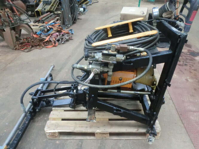 Unimog AUGL Kehrmaschine KMU88H AUGL KMU88H, Kehrmaschinen-Aufbau - Lisaseade - Tänavapühkimismasin: pilt 4 Unimog AUGL Kehrmaschine KMU88H AUGL KMU88H, Kehrmaschinen-Aufbau - Lisaseade - Tänavapühkimismasin: pilt 4