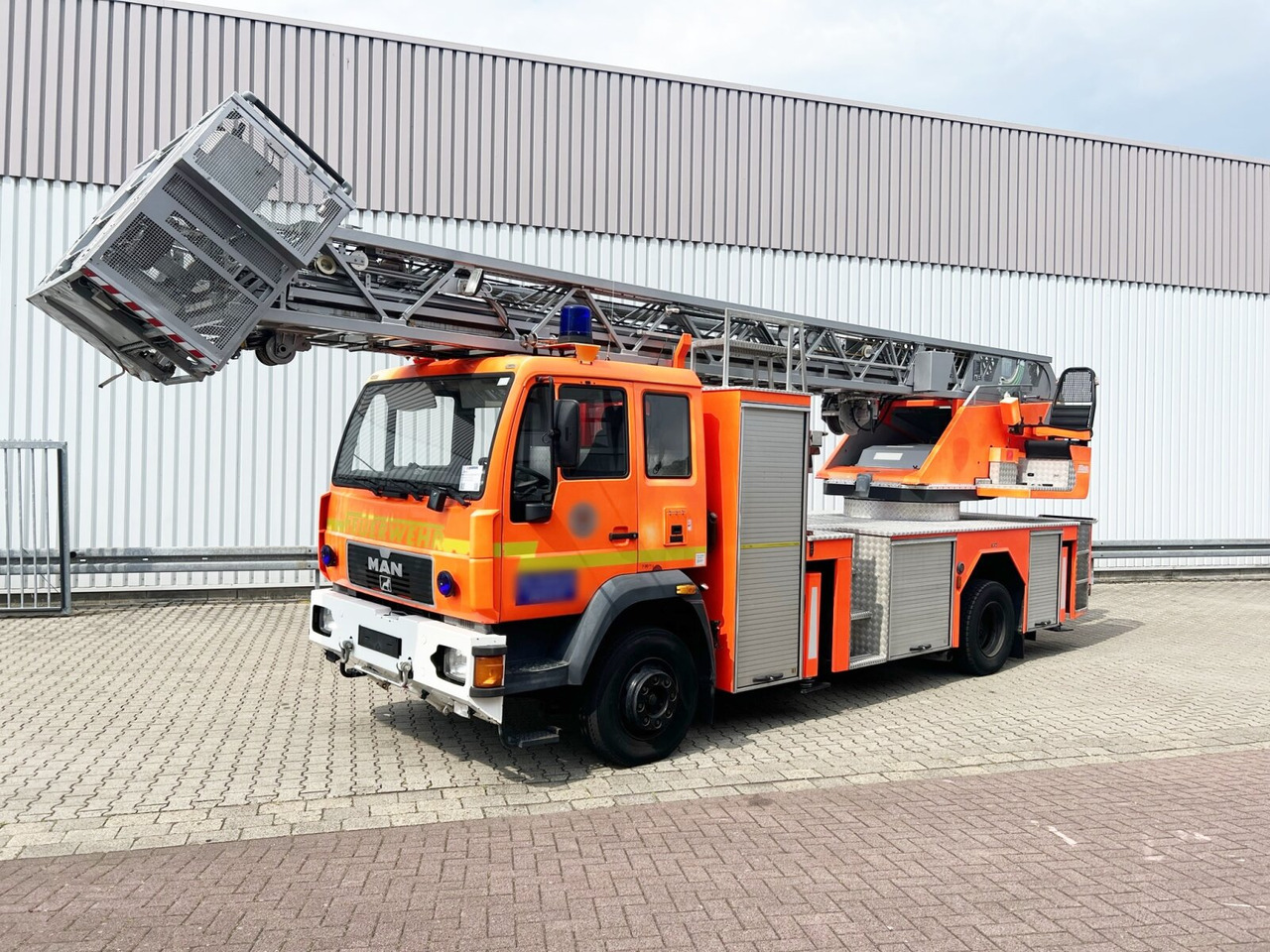 MAN 15.264 LC 4x2 BB, DLK23-12 PLC III 15.264 LC 4x2 BB, DLK23-12 PLC III, Drehleiter Feuerwehr - Tuletõrjeauto: pilt 1 MAN 15.264 LC 4x2 BB, DLK23-12 PLC III 15.264 LC 4x2 BB, DLK23-12 PLC III, Drehleiter Feuerwehr - Tuletõrjeauto: pilt 1