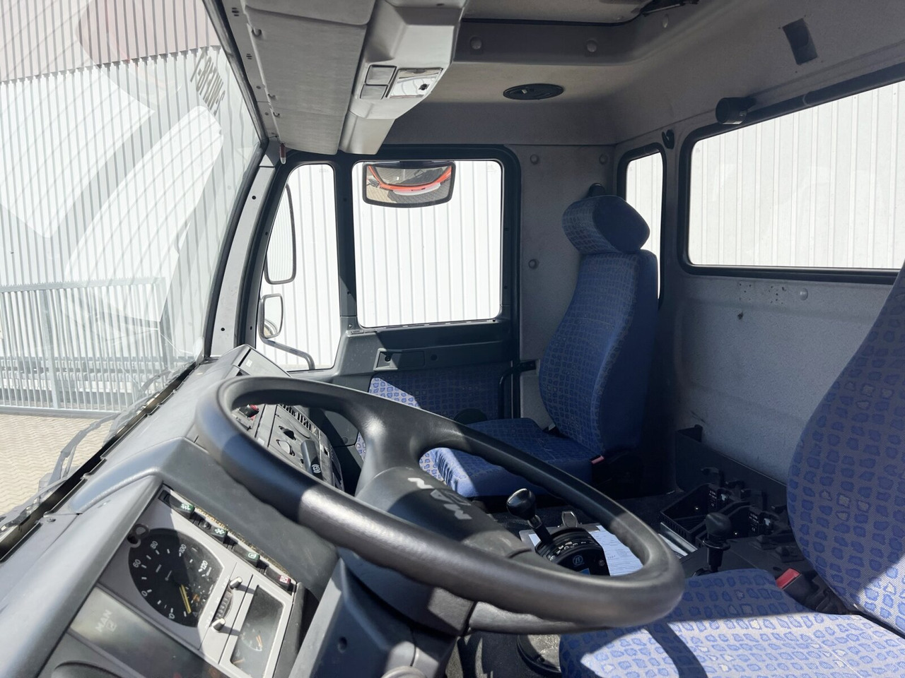 Kabiinišassiiga veoauto MAN 25/18.284 6x2-4 LL 25/18.284 6x2-4 LL, Retarder, Lenkachse: pilt 7