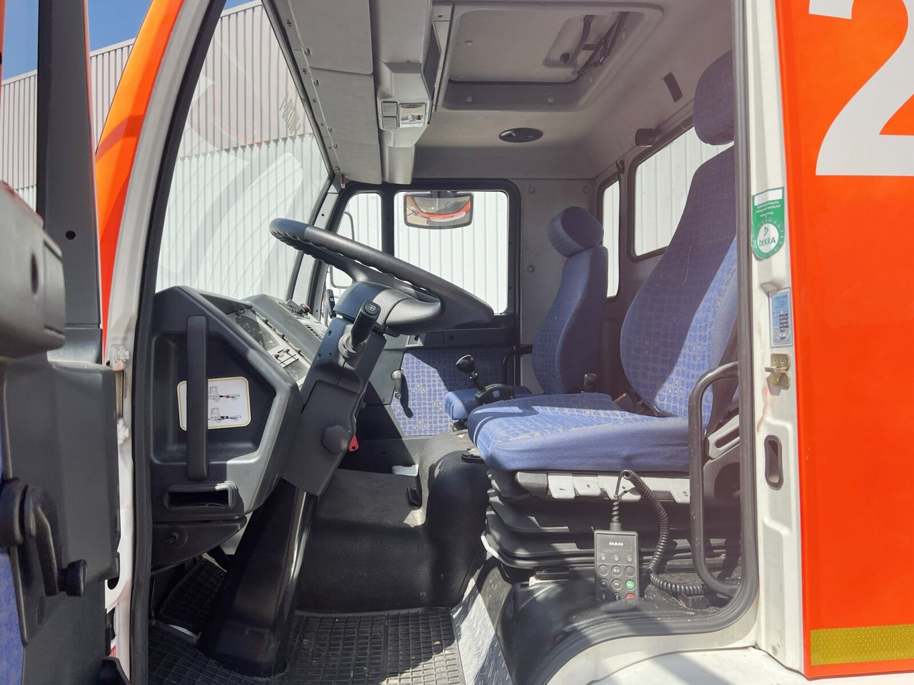 Kabiinišassiiga veoauto MAN 25/18.284 6x2-4 LL 25/18.284 6x2-4 LL, Retarder, Lenkachse: pilt 6