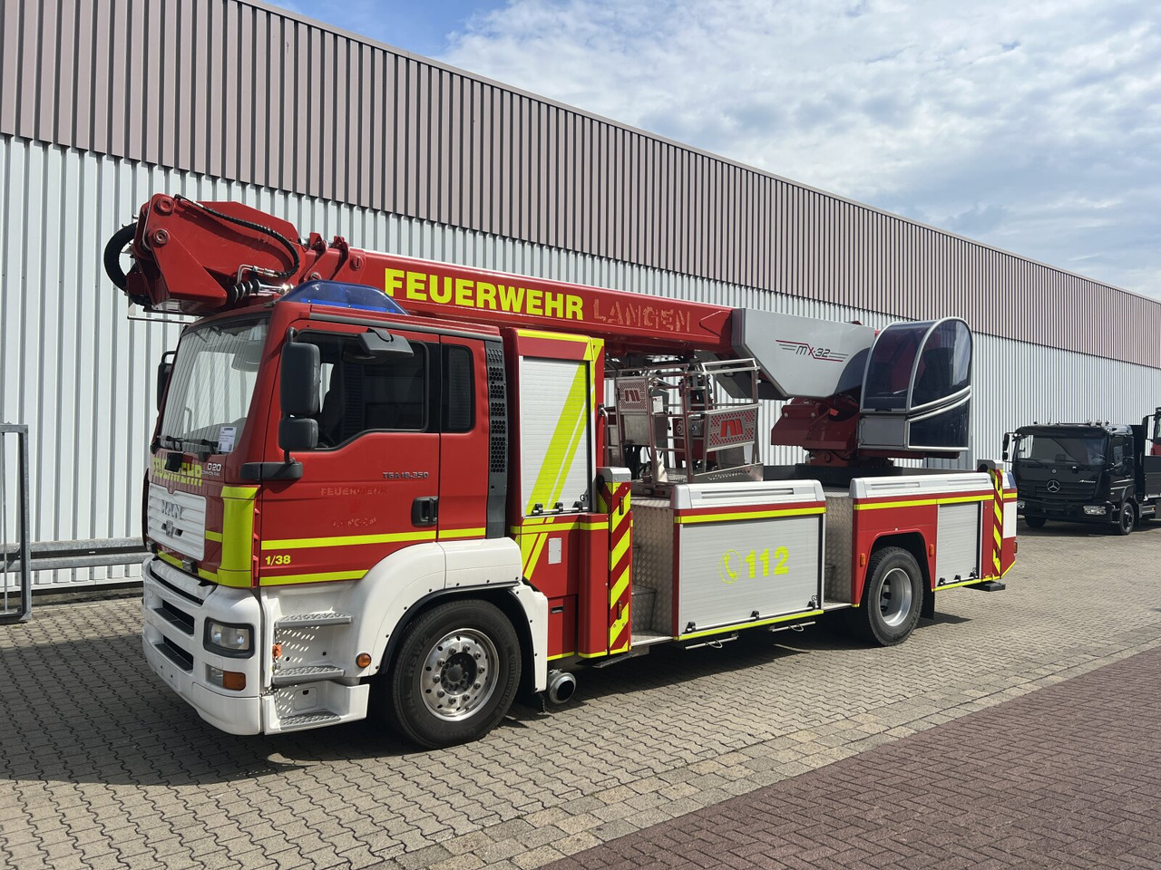 MAN TGA 18.350 4x2 Teleskopmast TM 32 Marte TGA 18.350 4x2 Teleskopmast TM 32 Marte - Kiirabiauto: pilt 1 MAN TGA 18.350 4x2 Teleskopmast TM 32 Marte TGA 18.350 4x2 Teleskopmast TM 32 Marte - Kiirabiauto: pilt 1