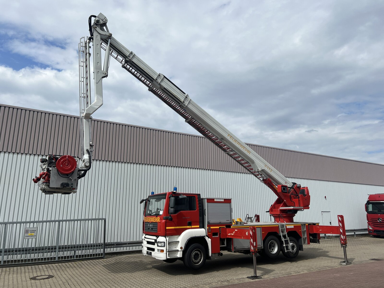 MAN TGA 26.360 6x2-2 LL, Magirus ALP 375 TGA 26.360 6x2-2 LL, Magirus ALP 375 - Kiirabiauto: pilt 1 MAN TGA 26.360 6x2-2 LL, Magirus ALP 375 TGA 26.360 6x2-2 LL, Magirus ALP 375 - Kiirabiauto: pilt 1