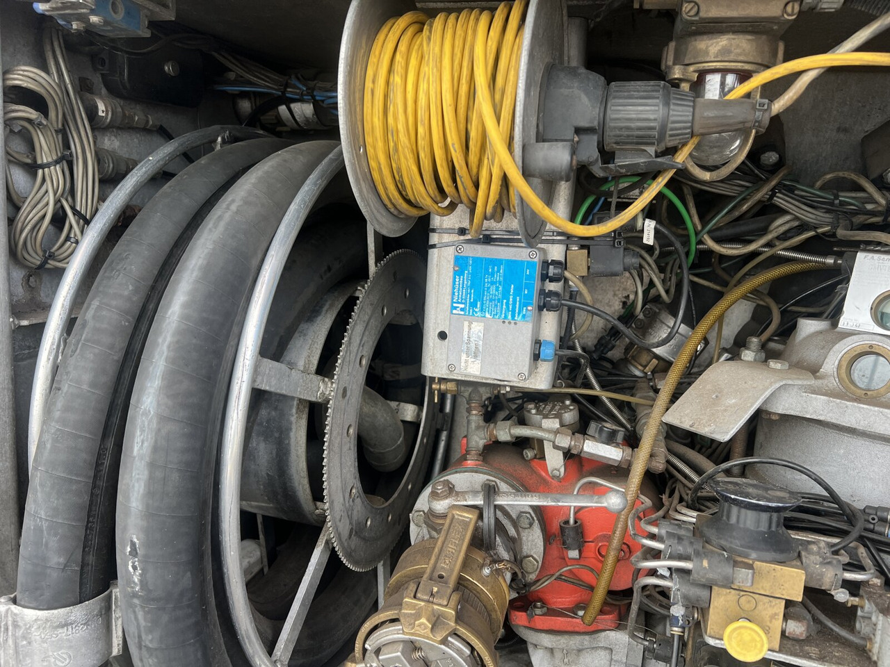MAN TGA 26.400 6x2-4 BL TGA 26.400 6x2-4 BL, A1, Lenk-/Liftachse, ADR, Kässbohrer Tank ca. 20.820l, 3 Kammern - Tsisternauto: pilt 2 MAN TGA 26.400 6x2-4 BL TGA 26.400 6x2-4 BL, A1, Lenk-/Liftachse, ADR, Kässbohrer Tank ca. 20.820l, 3 Kammern - Tsisternauto: pilt 2
