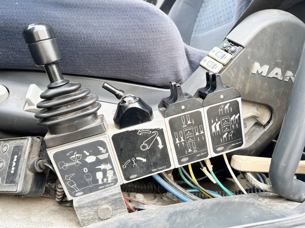 Nöörtõstukiga veoauto MAN TGA 26.410 6X2/4 BL Motorschaden! TGA 26.410 6X2/4 BL, Vorlauf Lenk-Liftachse, Meiller Tele.: pilt 14 Nöörtõstukiga veoauto MAN TGA 26.410 6X2/4 BL Motorschaden! TGA 26.410 6X2/4 BL, Vorlauf Lenk-Liftachse, Meiller Tele.: pilt 14