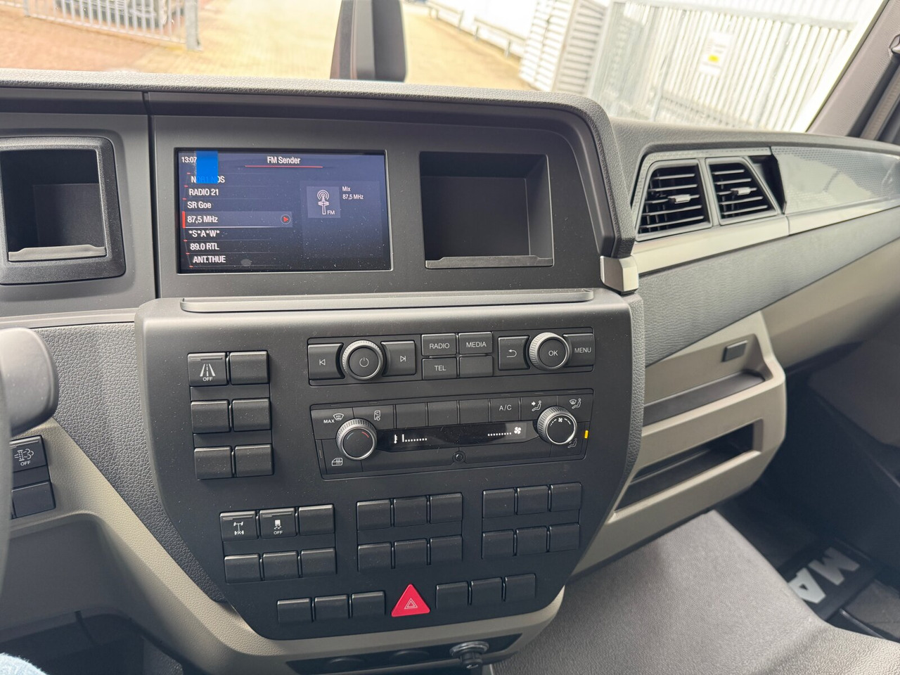 MAN TGL 8.160 4x2 BL CH TGL 8.160 4x2 BL CH, 3x VORHANDEN! - Kabiinišassiiga veoauto: pilt 5 MAN TGL 8.160 4x2 BL CH TGL 8.160 4x2 BL CH, 3x VORHANDEN! - Kabiinišassiiga veoauto: pilt 5