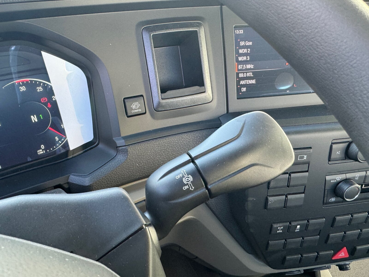 MAN TGL 8.190 4x2 BB CH TGL 8.190 4x2 BB CH, Nebenantrieb, 2x VORHANDEN - Kabiinišassiiga veoauto: pilt 5 MAN TGL 8.190 4x2 BB CH TGL 8.190 4x2 BB CH, Nebenantrieb, 2x VORHANDEN - Kabiinišassiiga veoauto: pilt 5