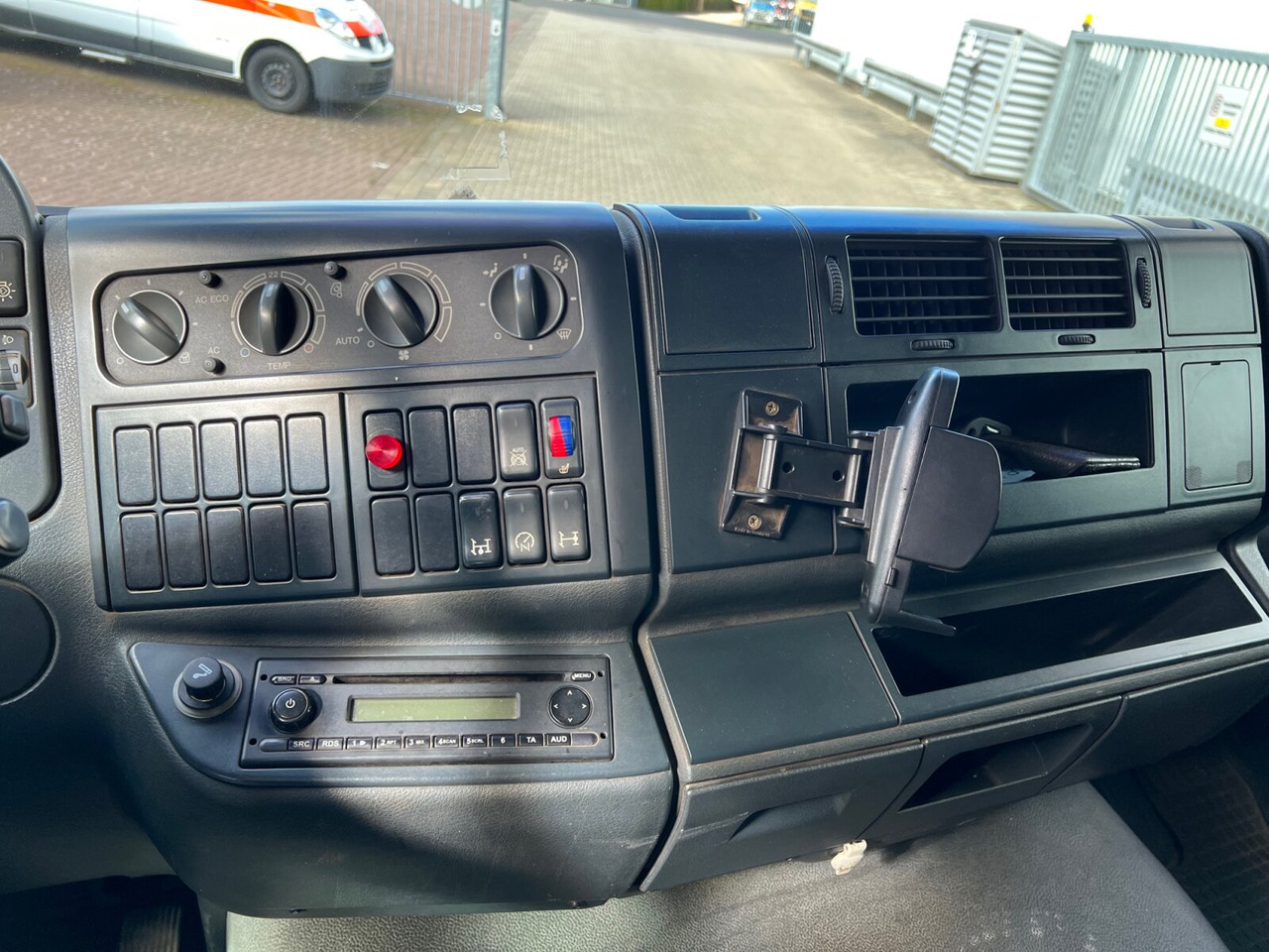 Kraanaga veoauto, Madelveok/ Platvormveok MAN TGM 15.250/340 4X2 BL TGM 15.250/340 4X2 BL mit Kran Palfinger PK 11001: pilt 6