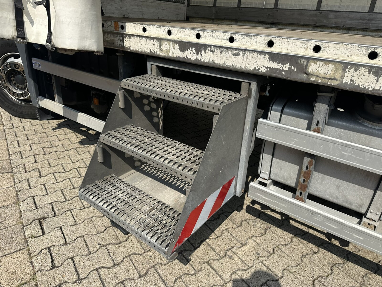 MAN TGS 26.400 6x2-4 LL TGS 26.400 6x2-4 LL, Lenk-/Lift, Edscha, Heckkran Palfinger PK23002-C + Jib PJ060A, Funk - Tent veoauto, Kraanaga veoauto: pilt 3 MAN TGS 26.400 6x2-4 LL TGS 26.400 6x2-4 LL, Lenk-/Lift, Edscha, Heckkran Palfinger PK23002-C + Jib PJ060A, Funk - Tent veoauto, Kraanaga veoauto: pilt 3