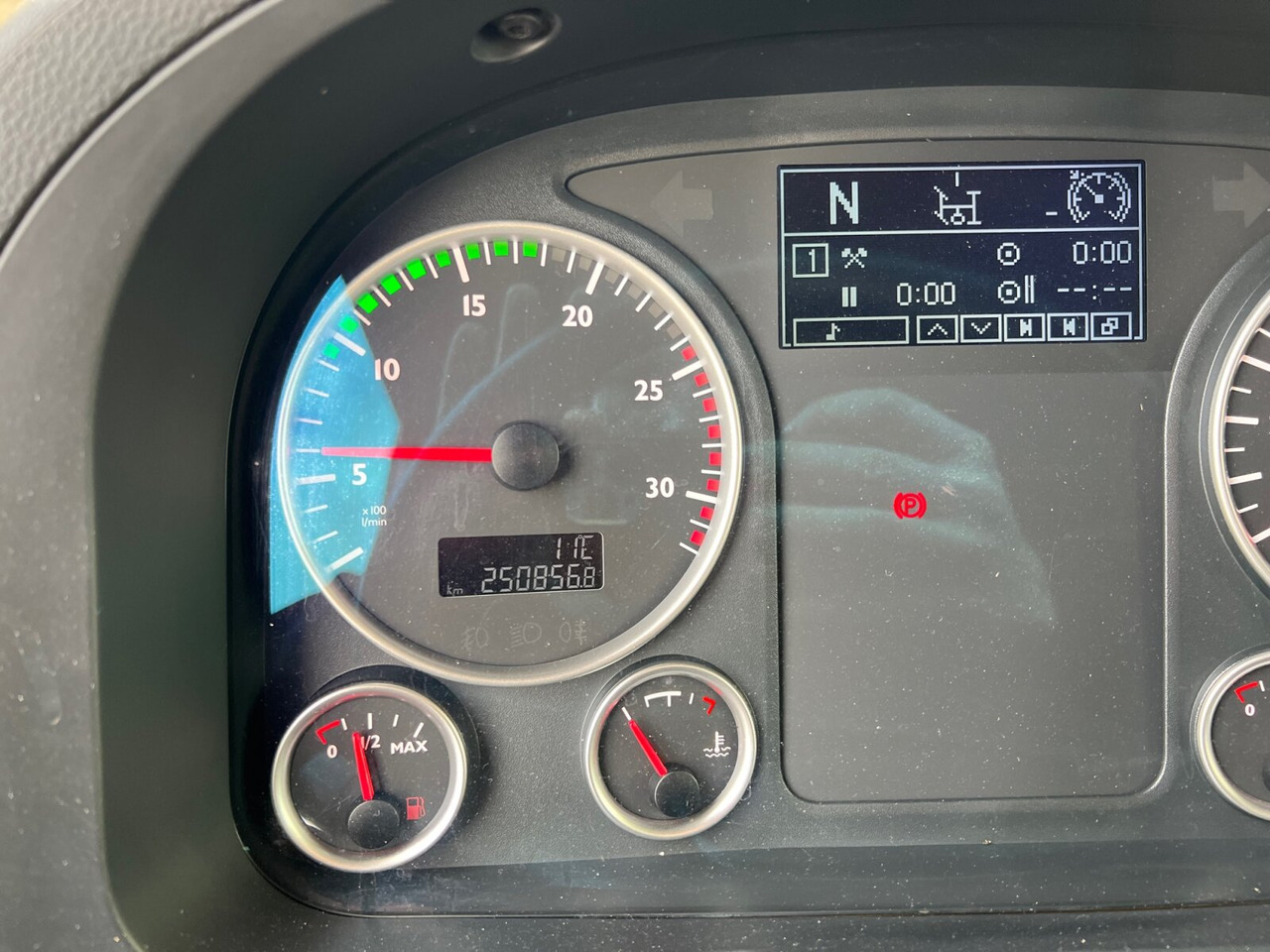 MAN TGS 26.460 6x4 BB TGS 26.460 6x4 BB, Intarder, Bordmatik - Kallurauto: pilt 5 MAN TGS 26.460 6x4 BB TGS 26.460 6x4 BB, Intarder, Bordmatik - Kallurauto: pilt 5