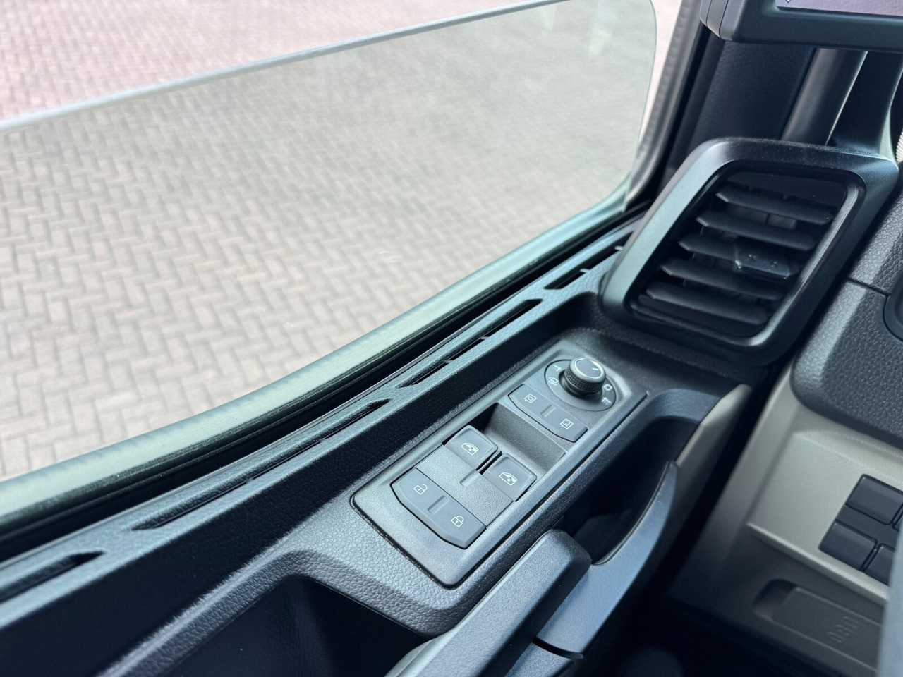 Uus Kabiinišassiiga veoauto MAN TGS 26.520 6x6 BB TGS 26.520 6x6 BB, PriTarder, Navi, Optiview, Einzelbereifung: pilt 7 Uus Kabiinišassiiga veoauto MAN TGS 26.520 6x6 BB TGS 26.520 6x6 BB, PriTarder, Navi, Optiview, Einzelbereifung: pilt 7