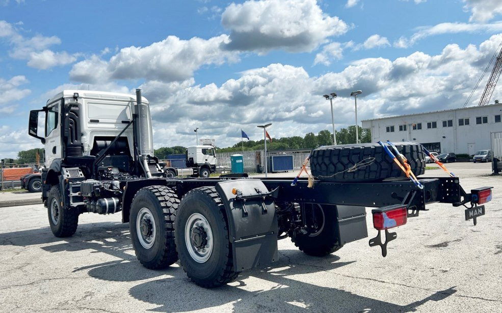 MAN TGS 33.440 6x6 BB CH TGS 33.440 6x6 BB CH, Euro2, Einzelbereifung, 4x vorhanden! - Kabiinišassiiga veoauto: pilt 3 MAN TGS 33.440 6x6 BB CH TGS 33.440 6x6 BB CH, Euro2, Einzelbereifung, 4x vorhanden! - Kabiinišassiiga veoauto: pilt 3