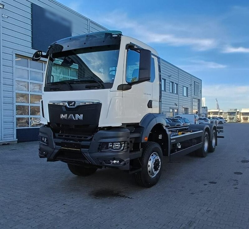 MAN TGS 33.440 6x6 BB CH TGS 33.440 6x6 BB CH, Hohe Bauart, Nebenantrieb - Kabiinišassiiga veoauto: pilt 2 MAN TGS 33.440 6x6 BB CH TGS 33.440 6x6 BB CH, Hohe Bauart, Nebenantrieb - Kabiinišassiiga veoauto: pilt 2