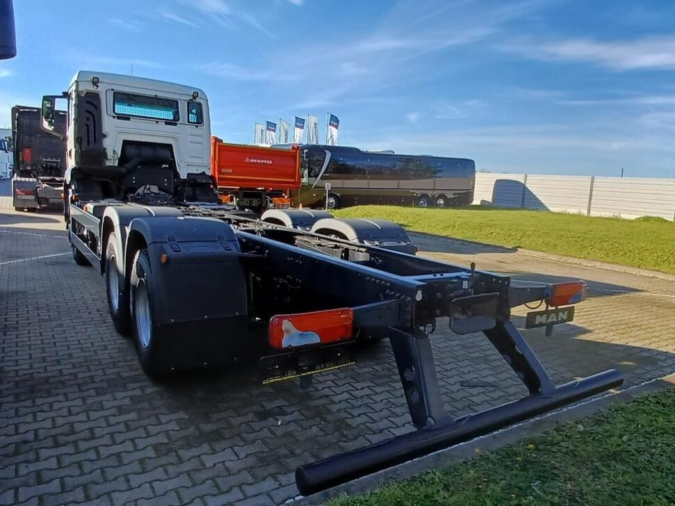 MAN TGS 33.440 6x6 BB CH TGS 33.440 6x6 BB CH, Hohe Bauart, Nebenantrieb - Kabiinišassiiga veoauto: pilt 4 MAN TGS 33.440 6x6 BB CH TGS 33.440 6x6 BB CH, Hohe Bauart, Nebenantrieb - Kabiinišassiiga veoauto: pilt 4