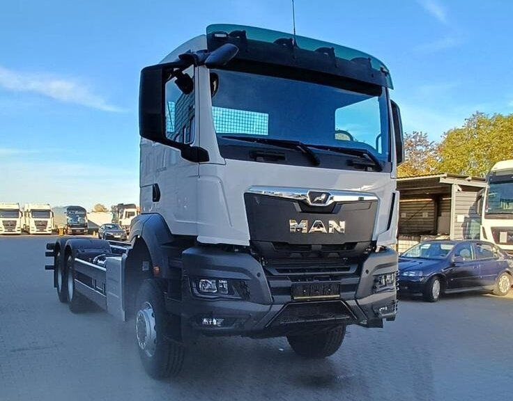 MAN TGS 33.440 6x6 BB CH TGS 33.440 6x6 BB CH, Hohe Bauart, Nebenantrieb - Kabiinišassiiga veoauto: pilt 3 MAN TGS 33.440 6x6 BB CH TGS 33.440 6x6 BB CH, Hohe Bauart, Nebenantrieb - Kabiinišassiiga veoauto: pilt 3