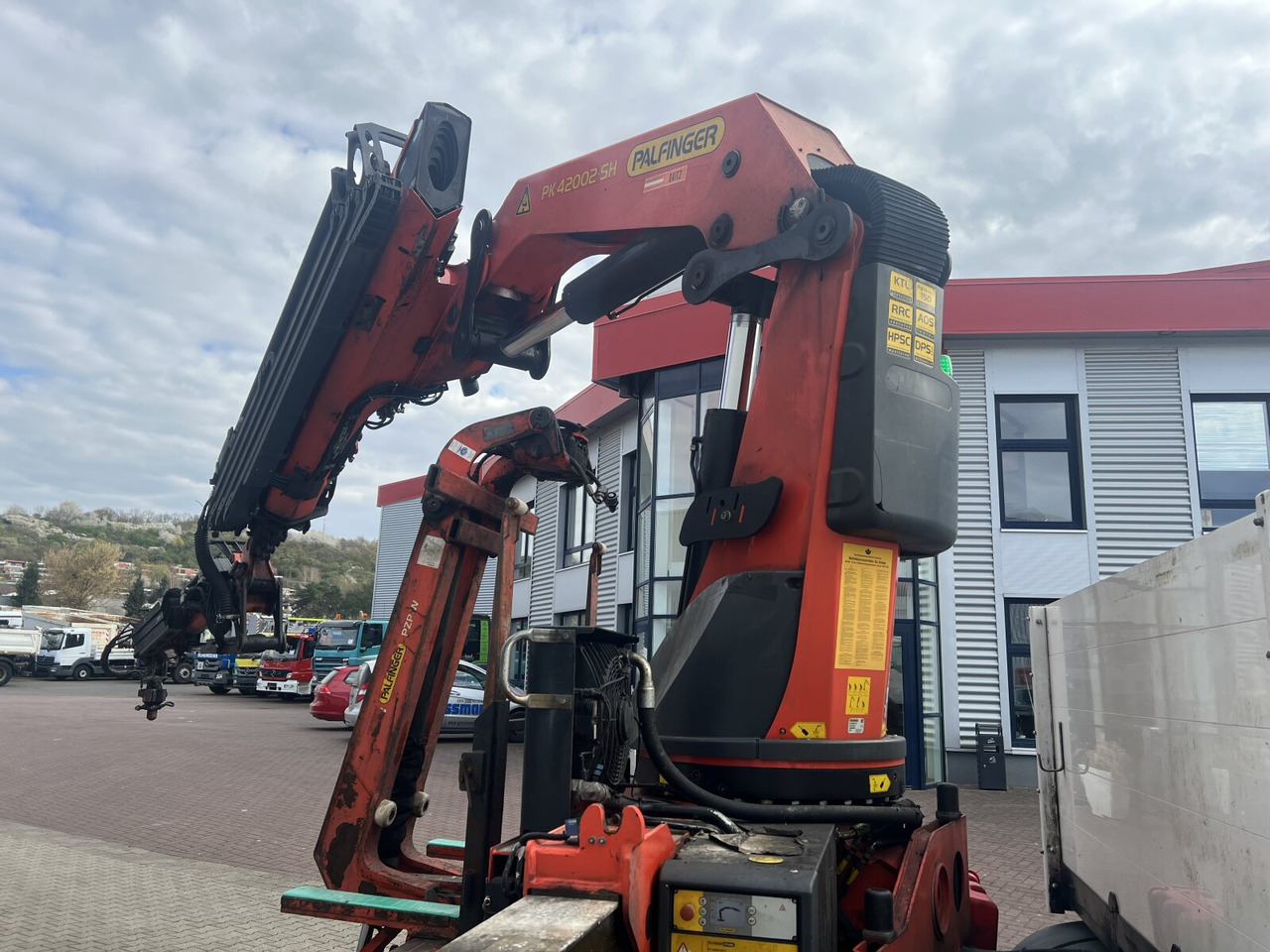MAN TGS 35.440 8x4 BL TGS 35.440 8x4 BL, Navi, Heckkran Palfinger PK42002 SH-F + Jip PJ 060 B, 24,9m-730kg, Funk - Kraanaga veoauto, Madelveok/ Platvormveok: pilt 2 MAN TGS 35.440 8x4 BL TGS 35.440 8x4 BL, Navi, Heckkran Palfinger PK42002 SH-F + Jip PJ 060 B, 24,9m-730kg, Funk - Kraanaga veoauto, Madelveok/ Platvormveok: pilt 2