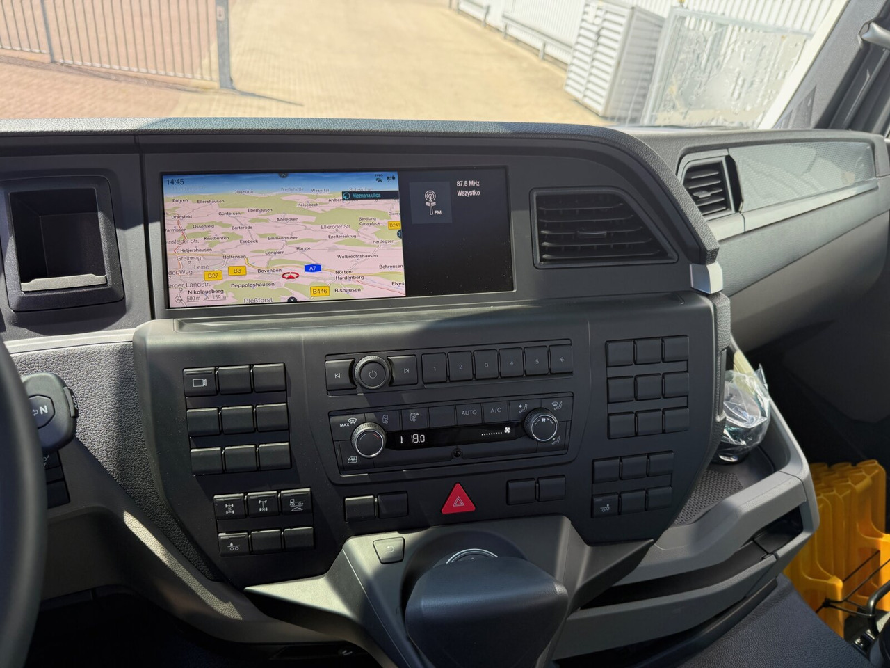 MAN TGS 35.470 8x4-4 BL TGS 35.470 8x4-4 BL, Lenk-/Liftachse, Navi, Motorabtrieb - Kabiinišassiiga veoauto: pilt 3 MAN TGS 35.470 8x4-4 BL TGS 35.470 8x4-4 BL, Lenk-/Liftachse, Navi, Motorabtrieb - Kabiinišassiiga veoauto: pilt 3
