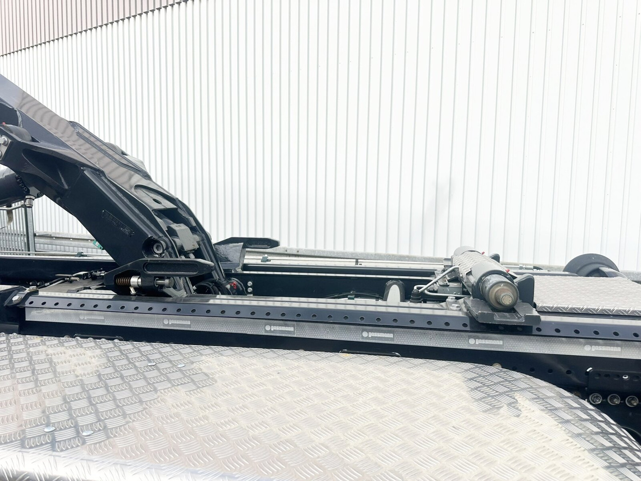 MAN TGS 35.480 8X4 BL TGS 35.480 8X4 BL, Intarder, Kran HMF 3220-K6, 4-fach Abstützung, Funk - Konkstõstukiga veoauto, Kraanaga veoauto: pilt 5 MAN TGS 35.480 8X4 BL TGS 35.480 8X4 BL, Intarder, Kran HMF 3220-K6, 4-fach Abstützung, Funk - Konkstõstukiga veoauto, Kraanaga veoauto: pilt 5