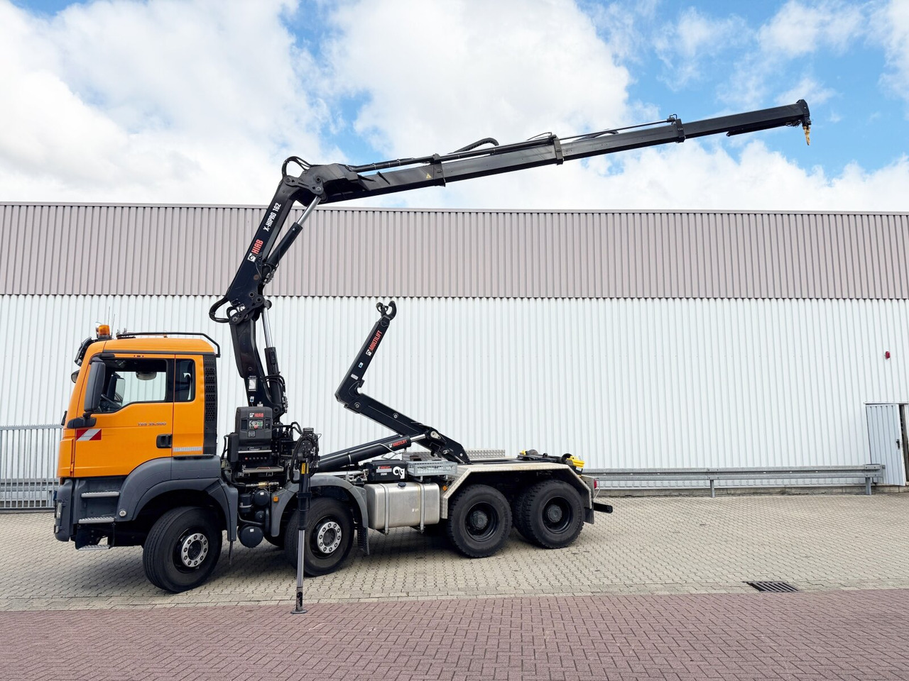 MAN TGS 35.500 8x4 BB TGS 35.500 8x4 BB mit Kran Hiab X-HiPro 162 E-3, absetzbar, Funk - Konkstõstukiga veoauto, Kraanaga veoauto: pilt 2 MAN TGS 35.500 8x4 BB TGS 35.500 8x4 BB mit Kran Hiab X-HiPro 162 E-3, absetzbar, Funk - Konkstõstukiga veoauto, Kraanaga veoauto: pilt 2