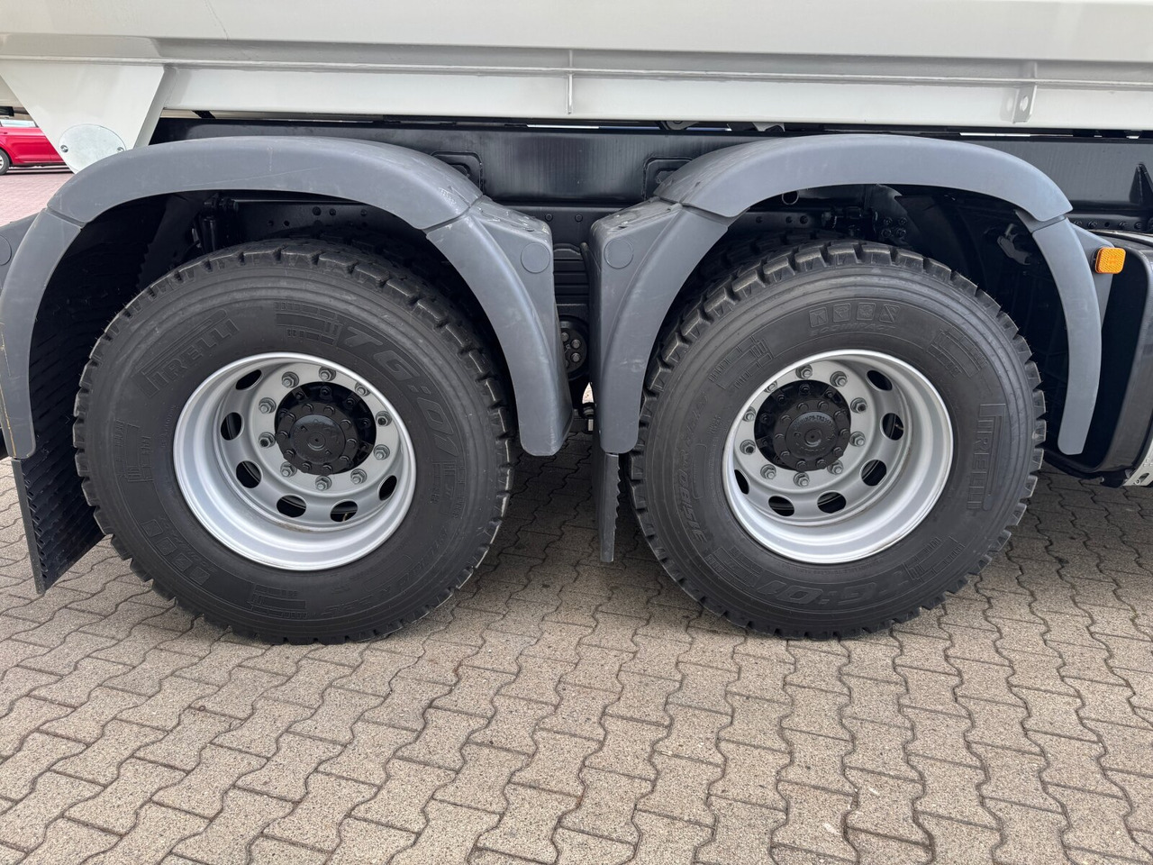 MAN TGS 41.440/480 8x4 BB TGS 41.440/480 8x4 BB, Mulde ca. 16m³ mit hydraulischer Heckklappe, mehrfach VORHANDEN - Kabiinišassiiga veoauto: pilt 4 MAN TGS 41.440/480 8x4 BB TGS 41.440/480 8x4 BB, Mulde ca. 16m³ mit hydraulischer Heckklappe, mehrfach VORHANDEN - Kabiinišassiiga veoauto: pilt 4