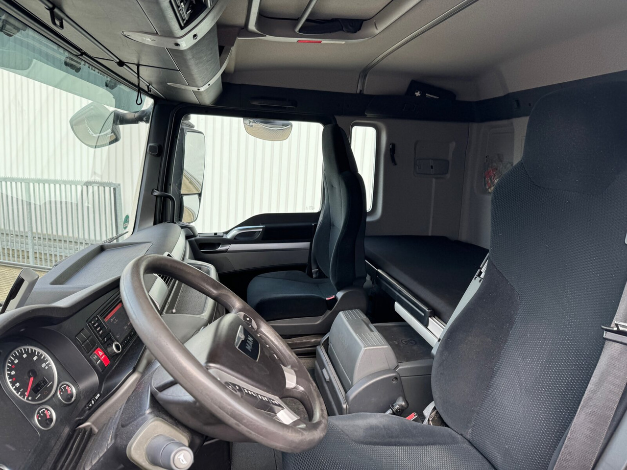 MAN TGX 26.440 6X2-4 LL TGX 26.440 6X2-4 LL, Lift-/Lenkachse - Kabiinišassiiga veoauto: pilt 3 MAN TGX 26.440 6X2-4 LL TGX 26.440 6X2-4 LL, Lift-/Lenkachse - Kabiinišassiiga veoauto: pilt 3