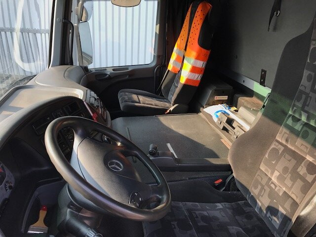Mercedes-Benz Actros 1841 L 4x2 Actros 1841 L 4x2, Esterer Tankaufbau ca. 13.500l, 2 Kammern - Tsisternauto: pilt 5 Mercedes-Benz Actros 1841 L 4x2 Actros 1841 L 4x2, Esterer Tankaufbau ca. 13.500l, 2 Kammern - Tsisternauto: pilt 5