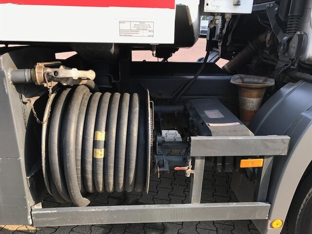 Mercedes-Benz Actros 1841 L 4x2 Actros 1841 L 4x2, Esterer Tankaufbau ca. 13.500l, 2 Kammern - Tsisternauto: pilt 3 Mercedes-Benz Actros 1841 L 4x2 Actros 1841 L 4x2, Esterer Tankaufbau ca. 13.500l, 2 Kammern - Tsisternauto: pilt 3