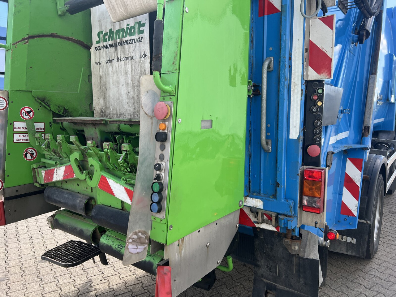 Mercedes-Benz Actros 2032 LA 4x4 Actros 2032 LA 4x4, Faun Variopress 310 ca. 10m³, Zöller Schüttung - Prügiauto: pilt 3 Mercedes-Benz Actros 2032 LA 4x4 Actros 2032 LA 4x4, Faun Variopress 310 ca. 10m³, Zöller Schüttung - Prügiauto: pilt 3