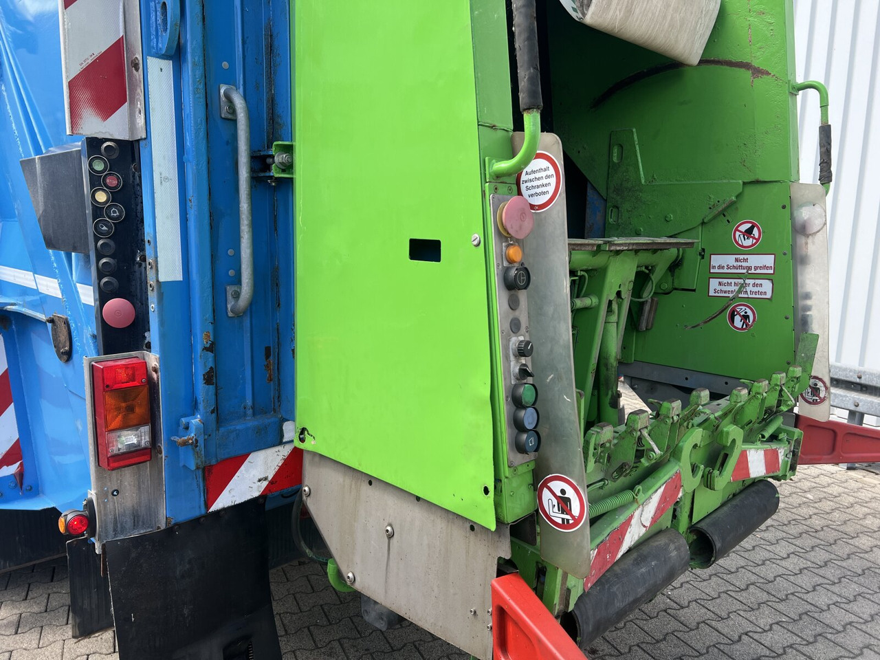 Mercedes-Benz Actros 2032 LA 4x4 Actros 2032 LA 4x4, Faun Variopress 310 ca. 10m³, Zöller Schüttung - Prügiauto: pilt 2 Mercedes-Benz Actros 2032 LA 4x4 Actros 2032 LA 4x4, Faun Variopress 310 ca. 10m³, Zöller Schüttung - Prügiauto: pilt 2