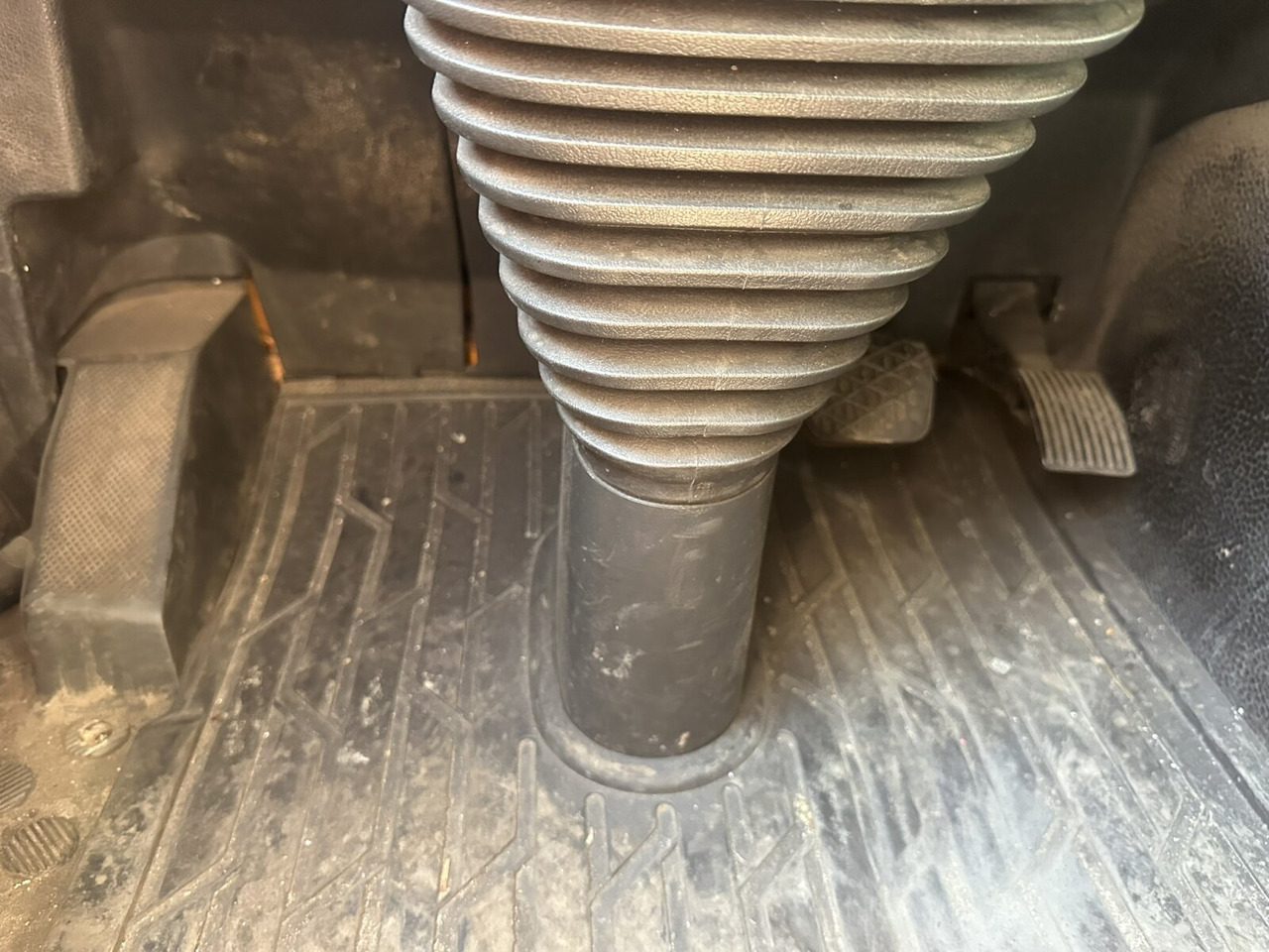 Mercedes-Benz Actros 2532 L 6x2 Actros 2532/41 L 6x2, EEV, Lenkachse - Kabiinišassiiga veoauto: pilt 5 Mercedes-Benz Actros 2532 L 6x2 Actros 2532/41 L 6x2, EEV, Lenkachse - Kabiinišassiiga veoauto: pilt 5