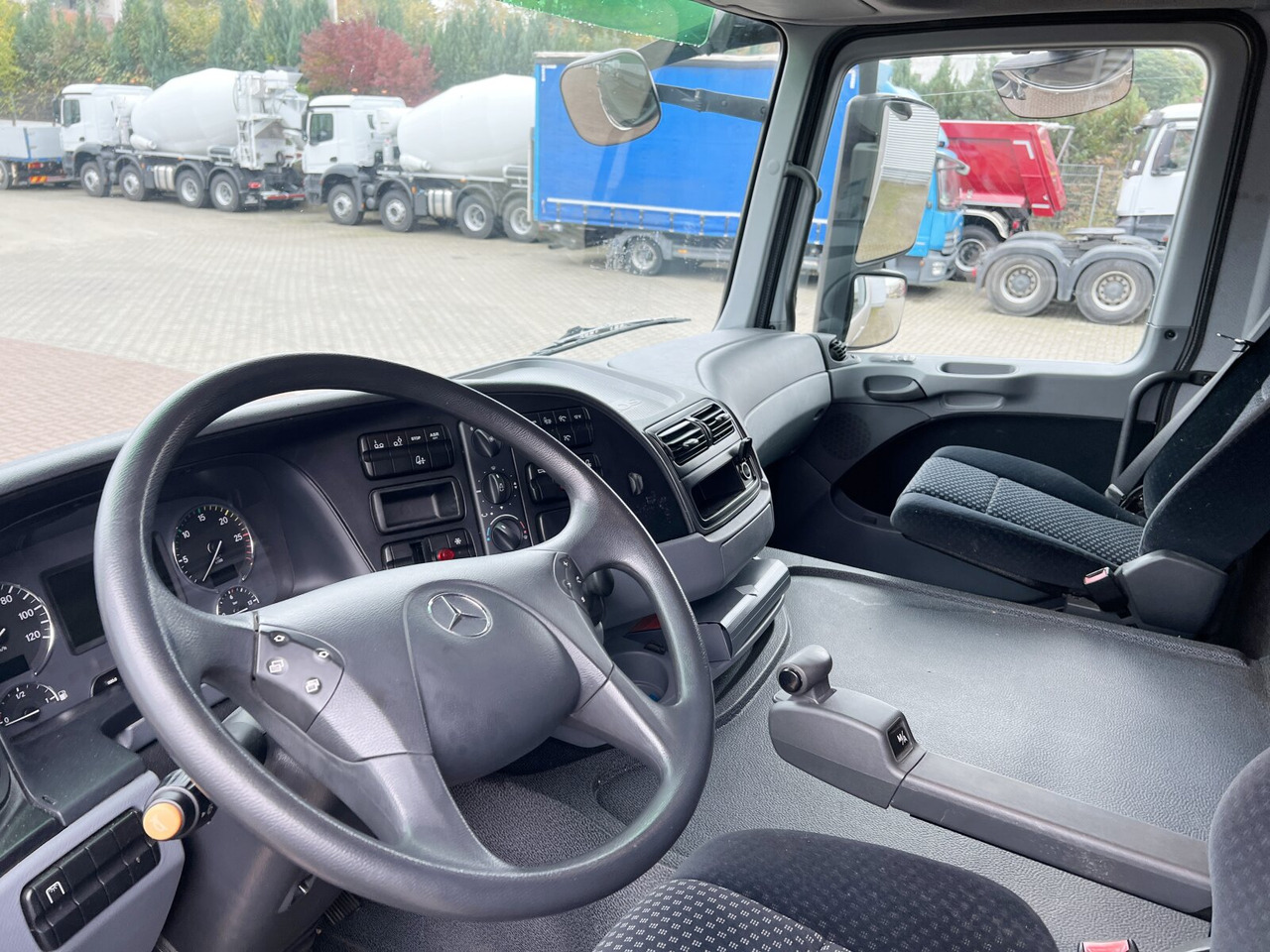 Mercedes-Benz Actros 2532 L 6x2 Actros 2532 L 6x2, Liftachse, LBW Dhollandia - Kasti veoauto: pilt 2 Mercedes-Benz Actros 2532 L 6x2 Actros 2532 L 6x2, Liftachse, LBW Dhollandia - Kasti veoauto: pilt 2