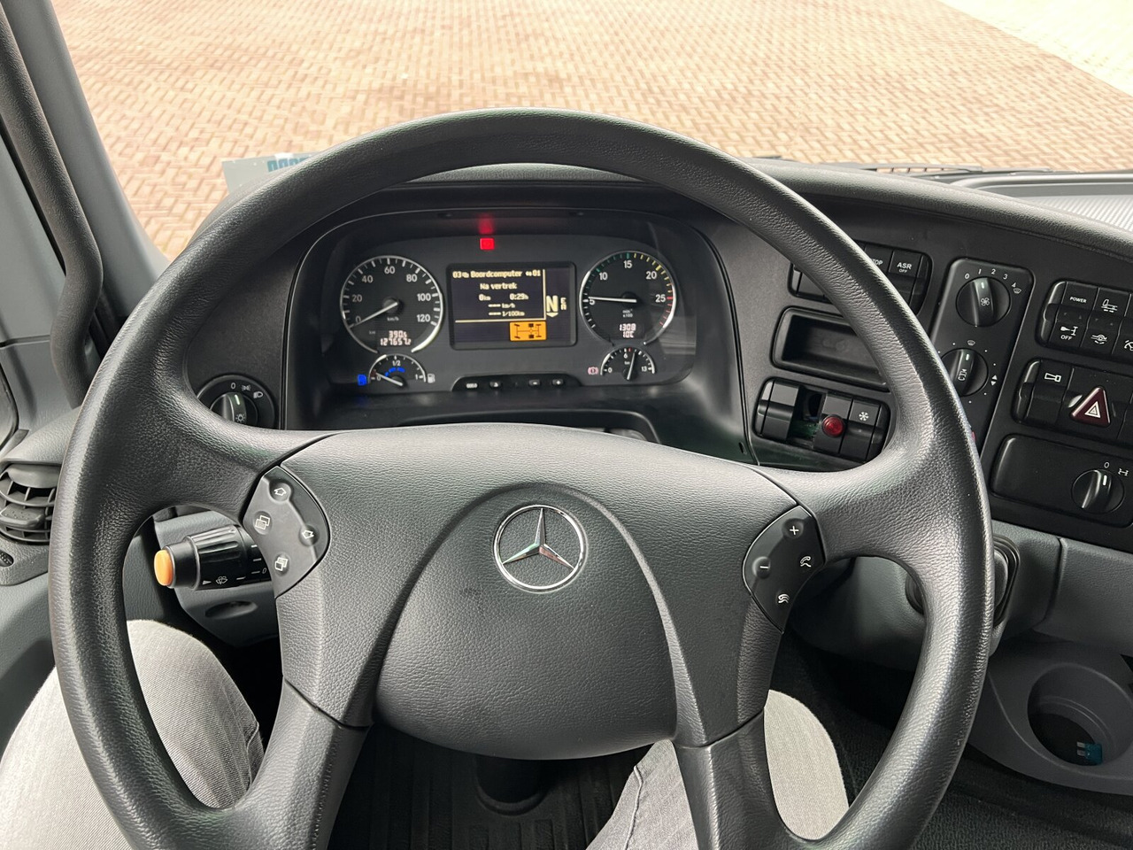 Mercedes-Benz Actros 2532 L 6x2 Actros 2532 L 6x2, Liftachse, LBW Dhollandia - Kasti veoauto: pilt 3 Mercedes-Benz Actros 2532 L 6x2 Actros 2532 L 6x2, Liftachse, LBW Dhollandia - Kasti veoauto: pilt 3
