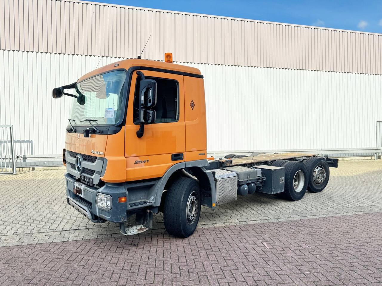 Mercedes-Benz Actros 2541 L 6x2 Actros 2541 L 6x2, Lenk-/Liftachse - Kabiinišassiiga veoauto: pilt 1 Mercedes-Benz Actros 2541 L 6x2 Actros 2541 L 6x2, Lenk-/Liftachse - Kabiinišassiiga veoauto: pilt 1