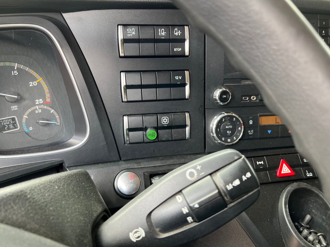 Mercedes-Benz Actros 2542/48 L/nR 6x2 Actros 2542/48 L/nR 6x2, Retarder, Standklima, StreamSpace, SoloStar - Konteinerveduk/ Tõstukiga veoauto: pilt 5 Mercedes-Benz Actros 2542/48 L/nR 6x2 Actros 2542/48 L/nR 6x2, Retarder, Standklima, StreamSpace, SoloStar - Konteinerveduk/ Tõstukiga veoauto: pilt 5