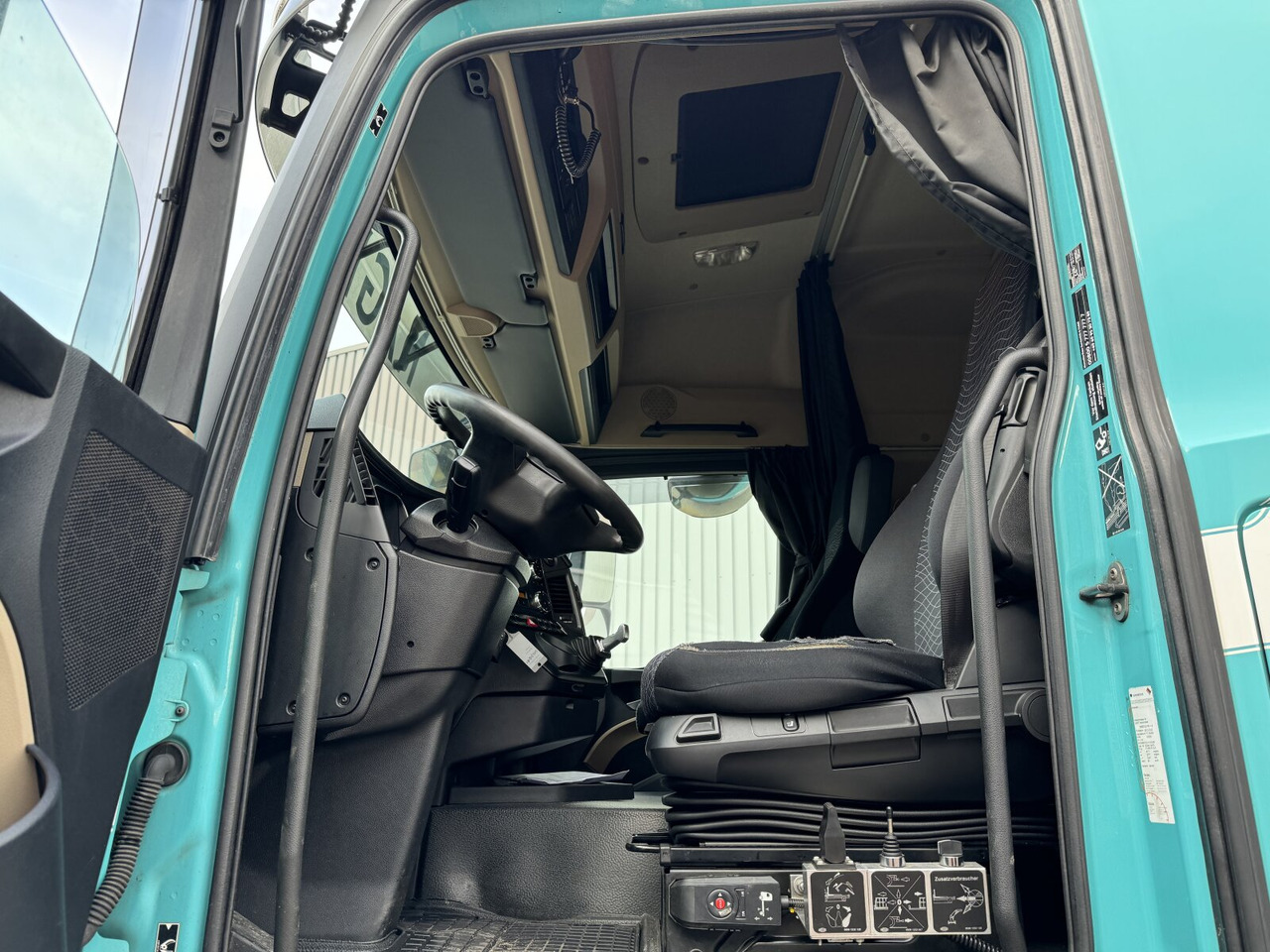 Mercedes-Benz Actros 2545 L 6x2 Actros 2545 L 6x2/46, Retarder, Lenk-/Liftachse, StreamSpace, Navi - Konkstõstukiga veoauto: pilt 2 Mercedes-Benz Actros 2545 L 6x2 Actros 2545 L 6x2/46, Retarder, Lenk-/Liftachse, StreamSpace, Navi - Konkstõstukiga veoauto: pilt 2