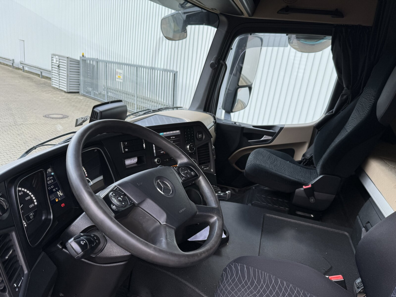 Mercedes-Benz Actros 2545 L 6x2 Actros 2545 L 6x2/46, Retarder, Lenk-/Liftachse, StreamSpace, Navi - Konkstõstukiga veoauto: pilt 3 Mercedes-Benz Actros 2545 L 6x2 Actros 2545 L 6x2/46, Retarder, Lenk-/Liftachse, StreamSpace, Navi - Konkstõstukiga veoauto: pilt 3