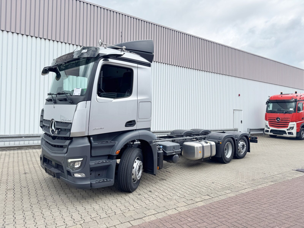 Mercedes-Benz Actros 2546 L 6x2 Actros 2546 L 6x2, Retarder, Lenk-/Lift, LED, Navi, ADR, MirrorCam, MultimediaCockpit - Kabiinišassiiga veoauto: pilt 1 Mercedes-Benz Actros 2546 L 6x2 Actros 2546 L 6x2, Retarder, Lenk-/Lift, LED, Navi, ADR, MirrorCam, MultimediaCockpit - Kabiinišassiiga veoauto: pilt 1