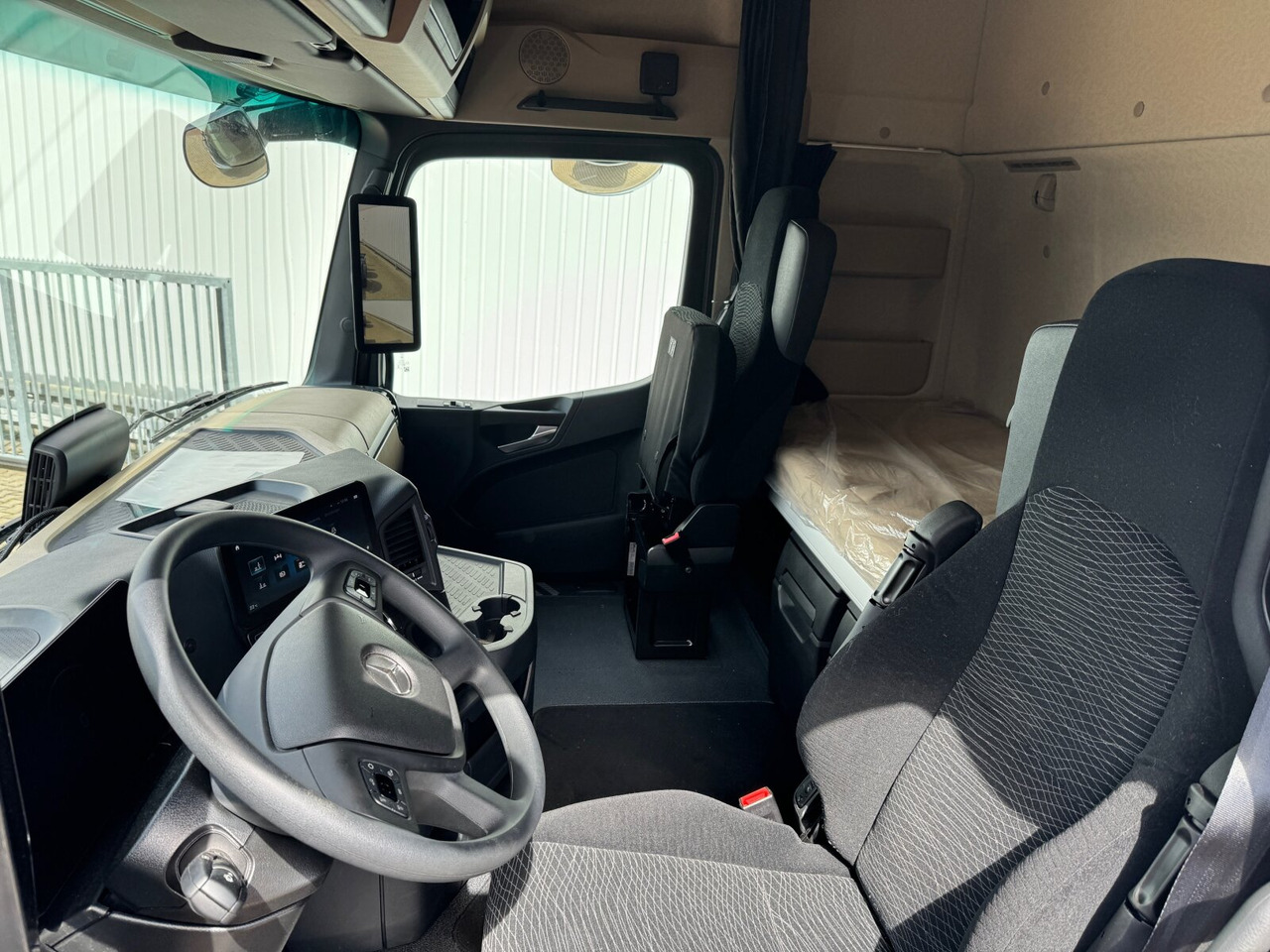 Mercedes-Benz Actros 2548 L 6x2 Actros 2548 L 6x2, Retarder, Lenk-/Liftachse, Navi, MirrorCam, MultimediaCockpit - Konkstõstukiga veoauto: pilt 4 Mercedes-Benz Actros 2548 L 6x2 Actros 2548 L 6x2, Retarder, Lenk-/Liftachse, Navi, MirrorCam, MultimediaCockpit - Konkstõstukiga veoauto: pilt 4