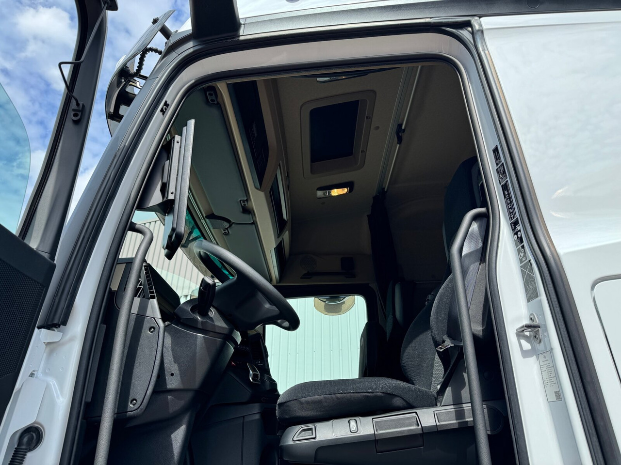 Mercedes-Benz Actros 2548 L 6x2 Actros 2548 L 6x2, Retarder, Lenk-/Liftachse, Navi, MirrorCam, MultimediaCockpit - Konkstõstukiga veoauto: pilt 3 Mercedes-Benz Actros 2548 L 6x2 Actros 2548 L 6x2, Retarder, Lenk-/Liftachse, Navi, MirrorCam, MultimediaCockpit - Konkstõstukiga veoauto: pilt 3