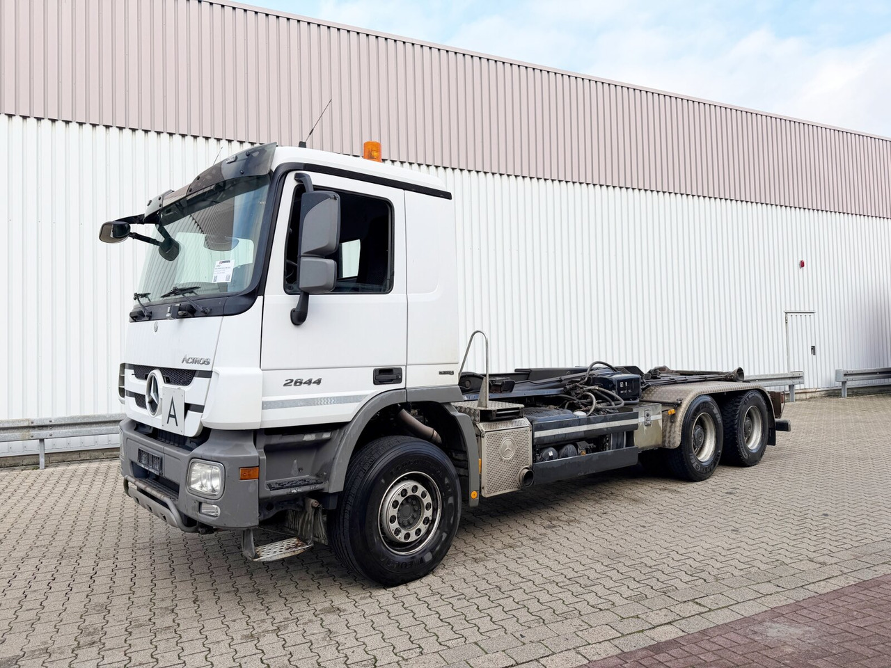 Mercedes-Benz Actros 2644 L 6x4 Actros 2644 L 6x4 - Kabiinišassiiga veoauto: pilt 1 Mercedes-Benz Actros 2644 L 6x4 Actros 2644 L 6x4 - Kabiinišassiiga veoauto: pilt 1