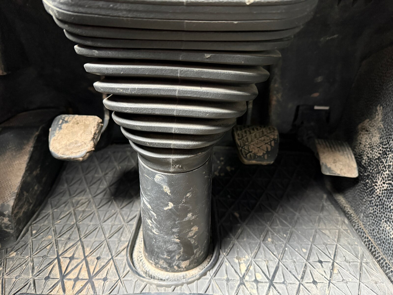 Mercedes-Benz Actros 3241 K 8x4/4 Actros 3241 K 8x4/4, Bordmatik - Kallurauto: pilt 5 Mercedes-Benz Actros 3241 K 8x4/4 Actros 3241 K 8x4/4, Bordmatik - Kallurauto: pilt 5