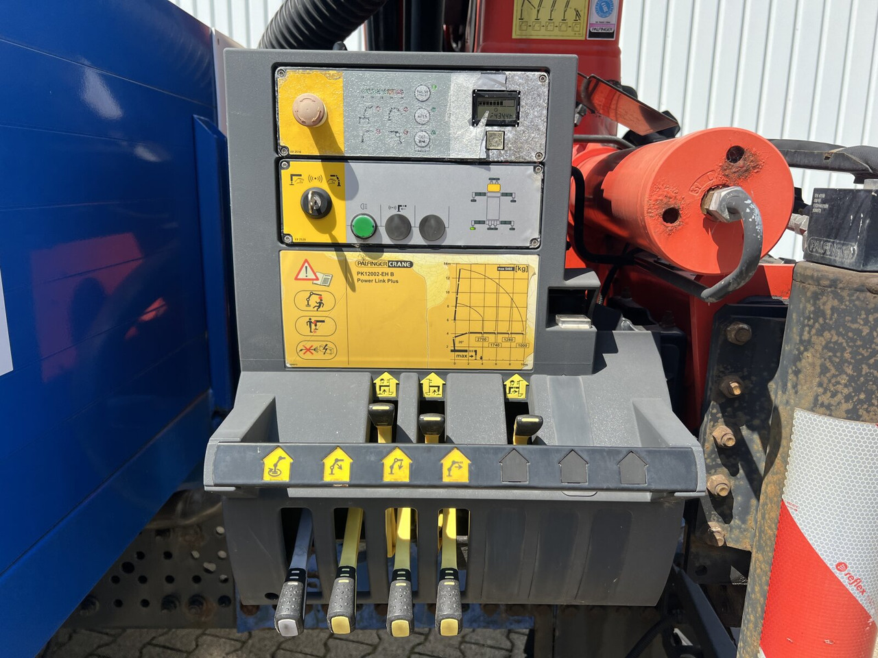 Mercedes-Benz Antos 1836 L 4x2 Antos 1836 L 4x2, Glastransporter, Heckkran Palfinger Pk 12002-EH, Funk - Kraanaga veoauto: pilt 2 Mercedes-Benz Antos 1836 L 4x2 Antos 1836 L 4x2, Glastransporter, Heckkran Palfinger Pk 12002-EH, Funk - Kraanaga veoauto: pilt 2