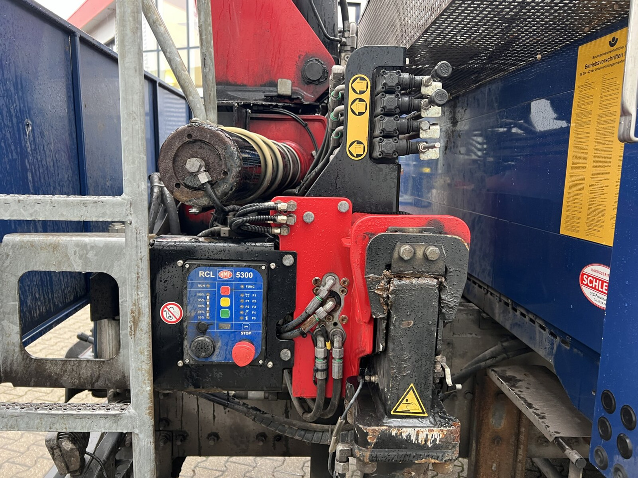 Mercedes-Benz Antos 2540 L 6x2 Antos 2540 L 6x2, Lenkachse, HMF 2110-L3 Heckkran - Kraanaga veoauto, Madelveok/ Platvormveok: pilt 3 Mercedes-Benz Antos 2540 L 6x2 Antos 2540 L 6x2, Lenkachse, HMF 2110-L3 Heckkran - Kraanaga veoauto, Madelveok/ Platvormveok: pilt 3