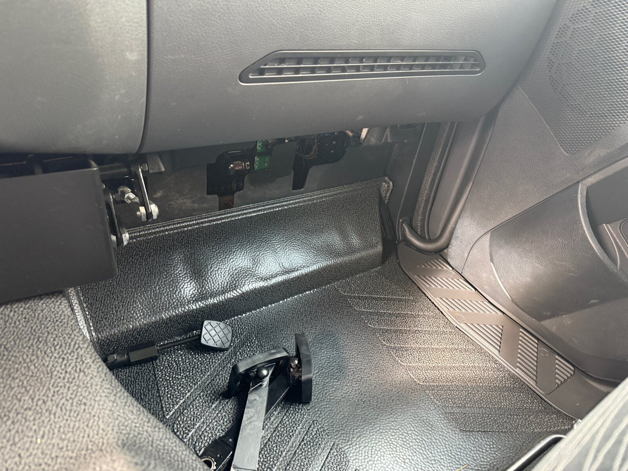 Mercedes-Benz Arocs 1827 A 4x4 Arocs 1827 A 4x4, Ex-! - Madelveok/ Platvormveok: pilt 4 Mercedes-Benz Arocs 1827 A 4x4 Arocs 1827 A 4x4, Ex-! - Madelveok/ Platvormveok: pilt 4