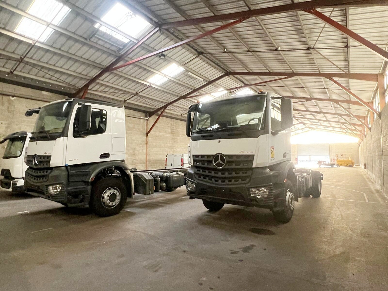 Mercedes-Benz Arocs 1840 K 4x2 Arocs 1840 K 4x2, MultimediaCockpit, 2x Nebenantrieb, NMV & Motorabtrieb - Kabiinišassiiga veoauto: pilt 1 Mercedes-Benz Arocs 1840 K 4x2 Arocs 1840 K 4x2, MultimediaCockpit, 2x Nebenantrieb, NMV & Motorabtrieb - Kabiinišassiiga veoauto: pilt 1