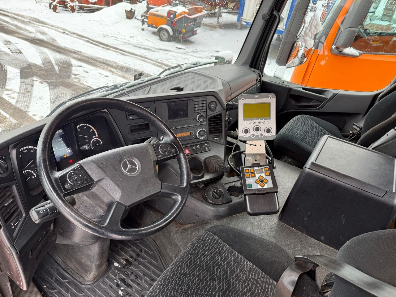 Mercedes-Benz Arocs 2036 AK 4x4 Arocs 2036 AK 4x4, Grounder, Motorabtrieb, Bordmatik, Winterdienstausstattung - Kallurauto: pilt 5 Mercedes-Benz Arocs 2036 AK 4x4 Arocs 2036 AK 4x4, Grounder, Motorabtrieb, Bordmatik, Winterdienstausstattung - Kallurauto: pilt 5