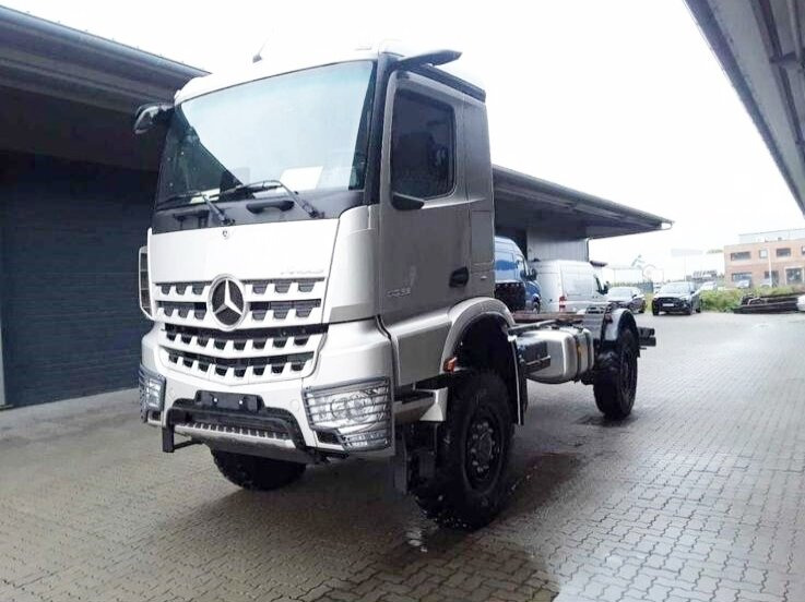 Mercedes-Benz Arocs 2053 A 4x4 Arocs 2053 A 4x4, Grounder, MirrorCam, Multimedia Cockpit, Navi - Kabiinišassiiga veoauto: pilt 1 Mercedes-Benz Arocs 2053 A 4x4 Arocs 2053 A 4x4, Grounder, MirrorCam, Multimedia Cockpit, Navi - Kabiinišassiiga veoauto: pilt 1